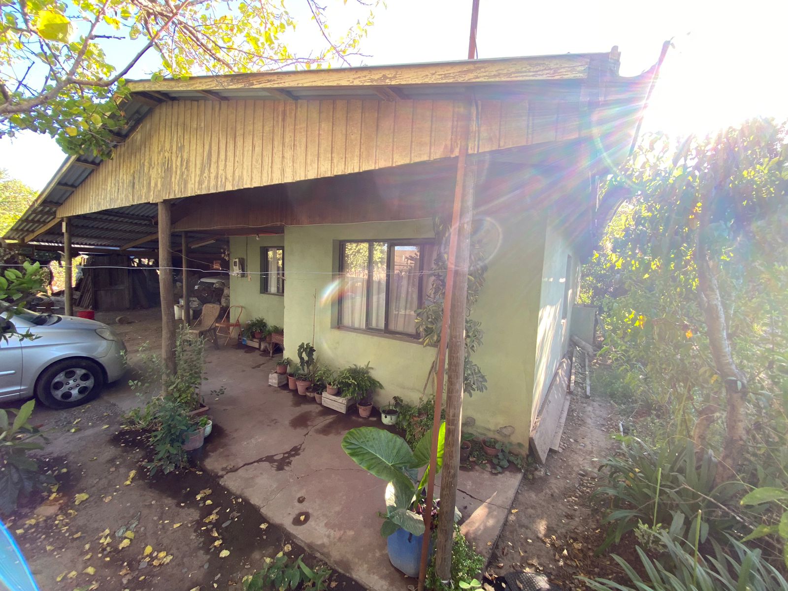 Frontis y lateral casa habitación